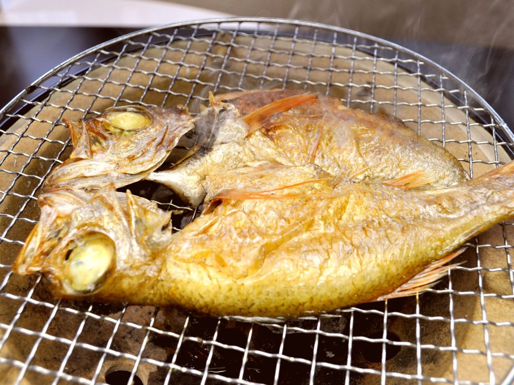 段々焼きあがってきて煙が上がります。